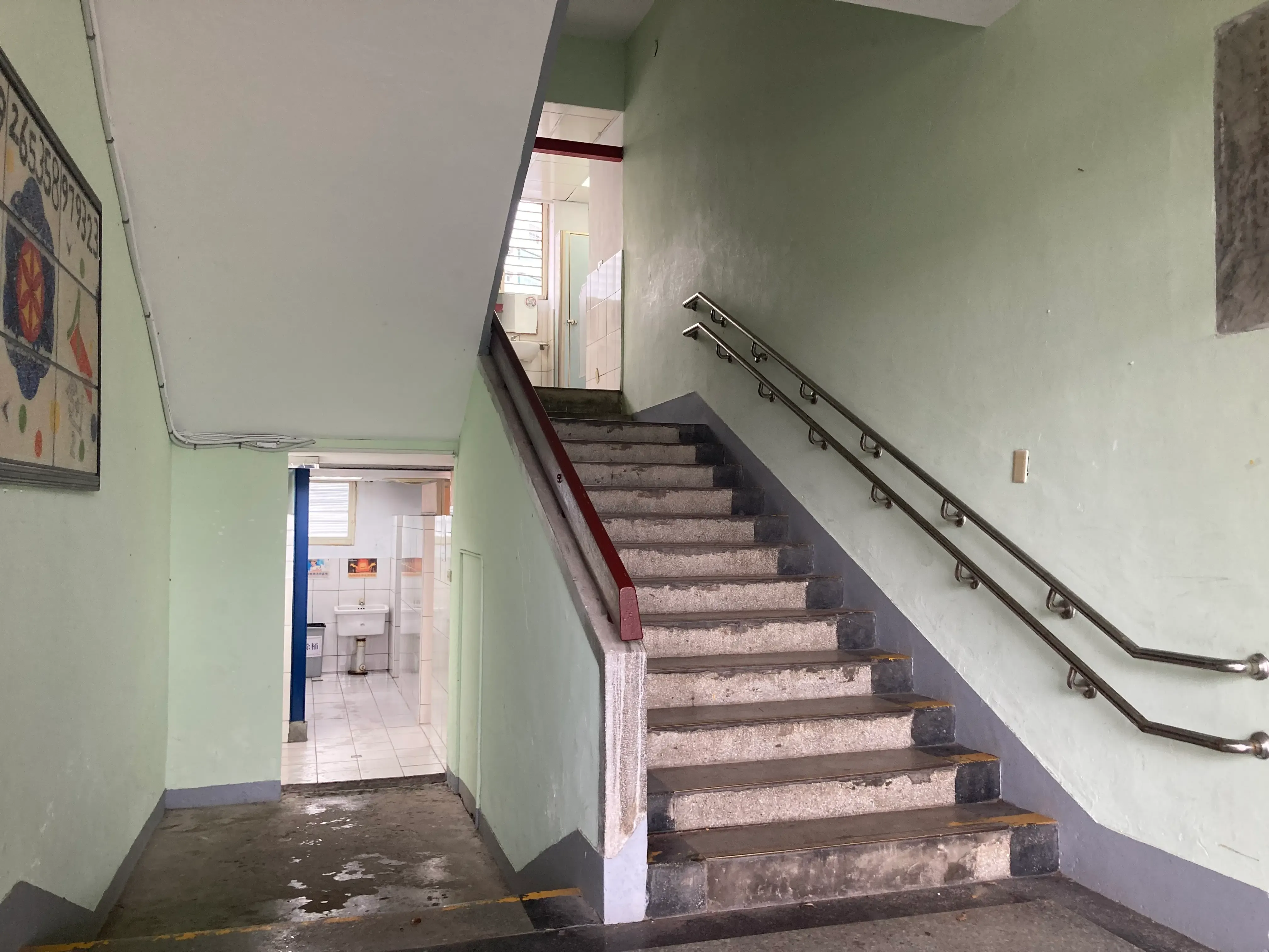 《樓梯地板防滑》說明圖片